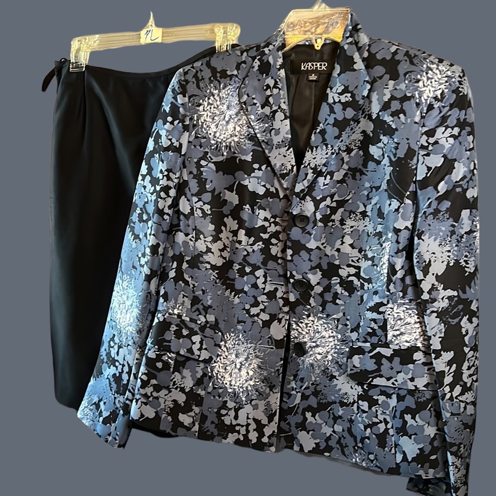 Flowered Dressy Suit